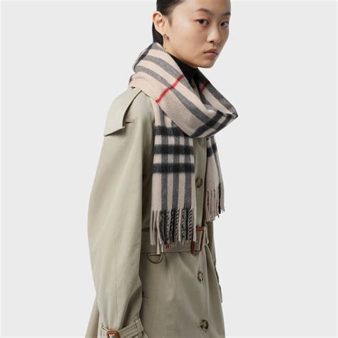 burberry check cashmere scarf- stone|burberry reversible check cashmere scarf.